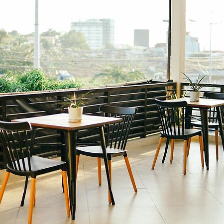 Travelbee Airport Inn Мактан Екстериор снимка