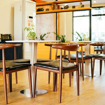 Travelbee Airport Inn Мактан Екстериор снимка