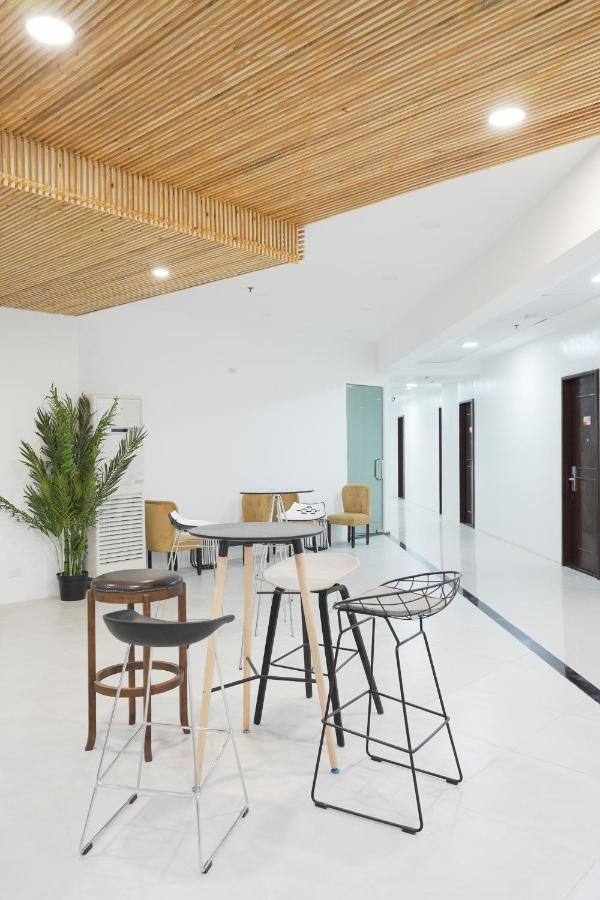 Travelbee Airport Inn Мактан Екстериор снимка
