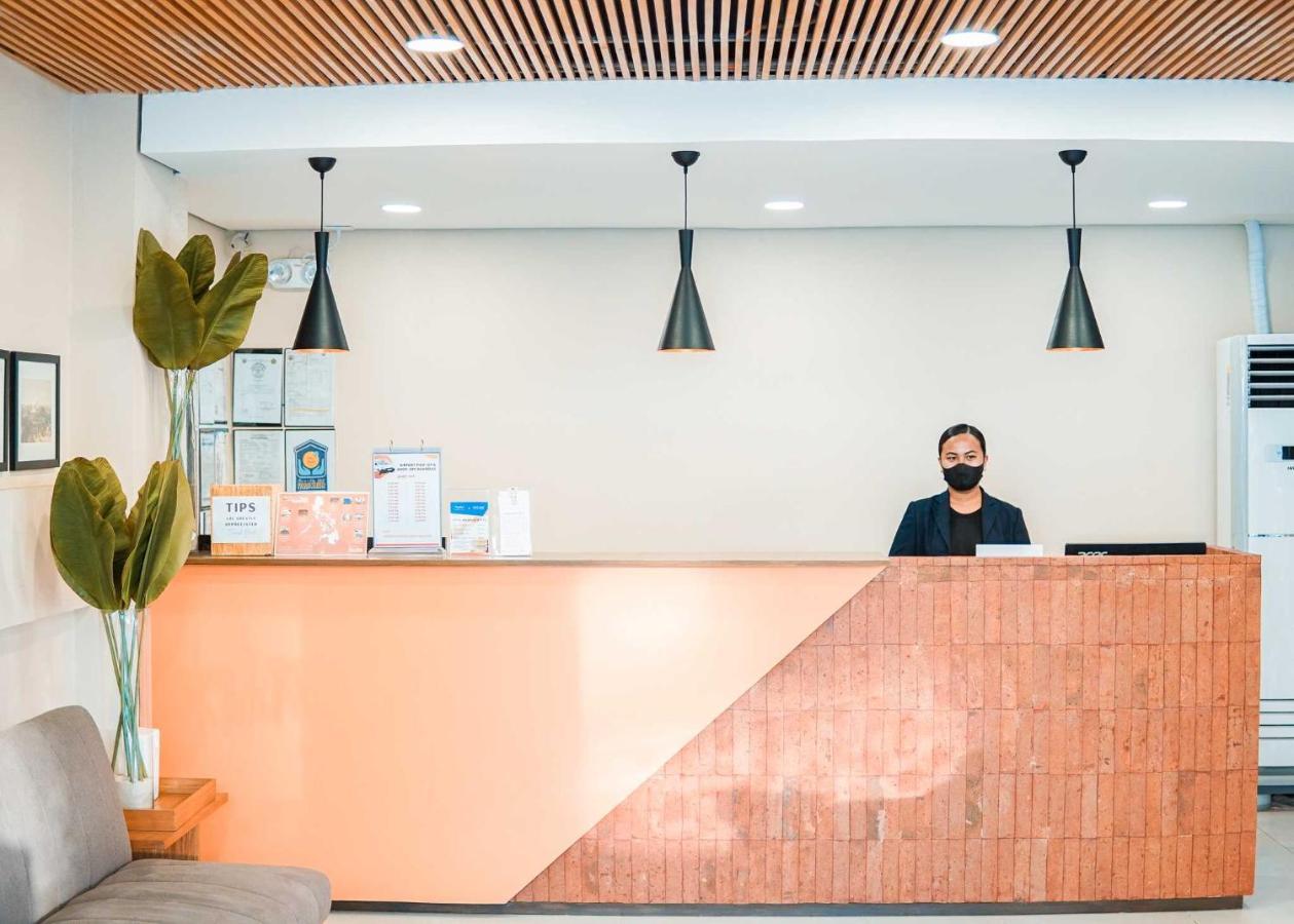 Travelbee Airport Inn Мактан Екстериор снимка