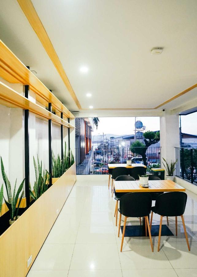 Travelbee Airport Inn Мактан Екстериор снимка