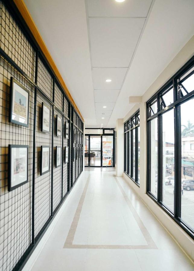 Travelbee Airport Inn Мактан Екстериор снимка