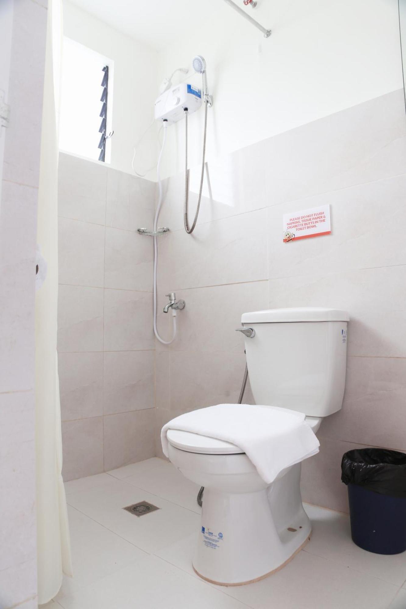 Travelbee Airport Inn Мактан Екстериор снимка