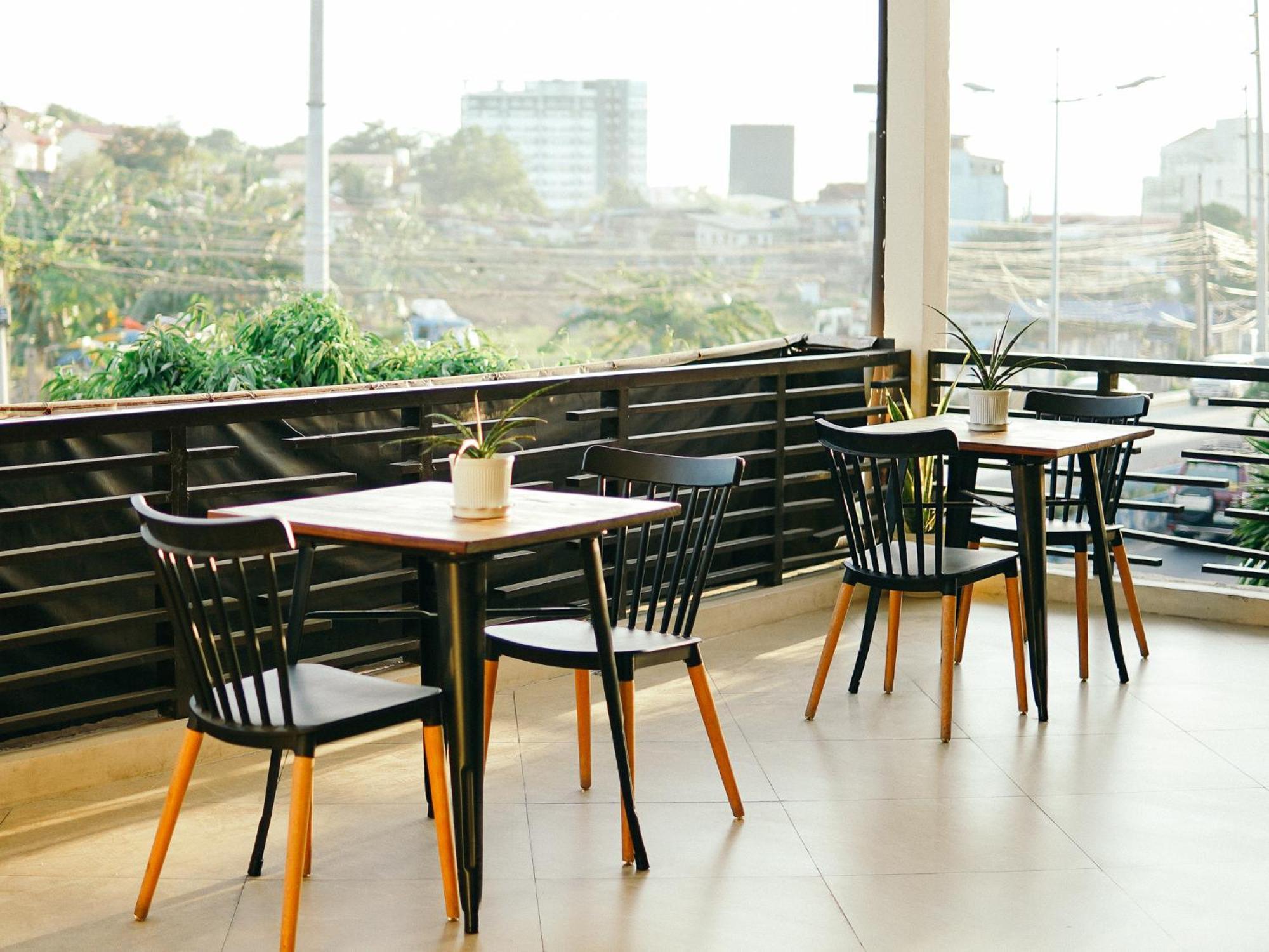 Travelbee Airport Inn Мактан Екстериор снимка