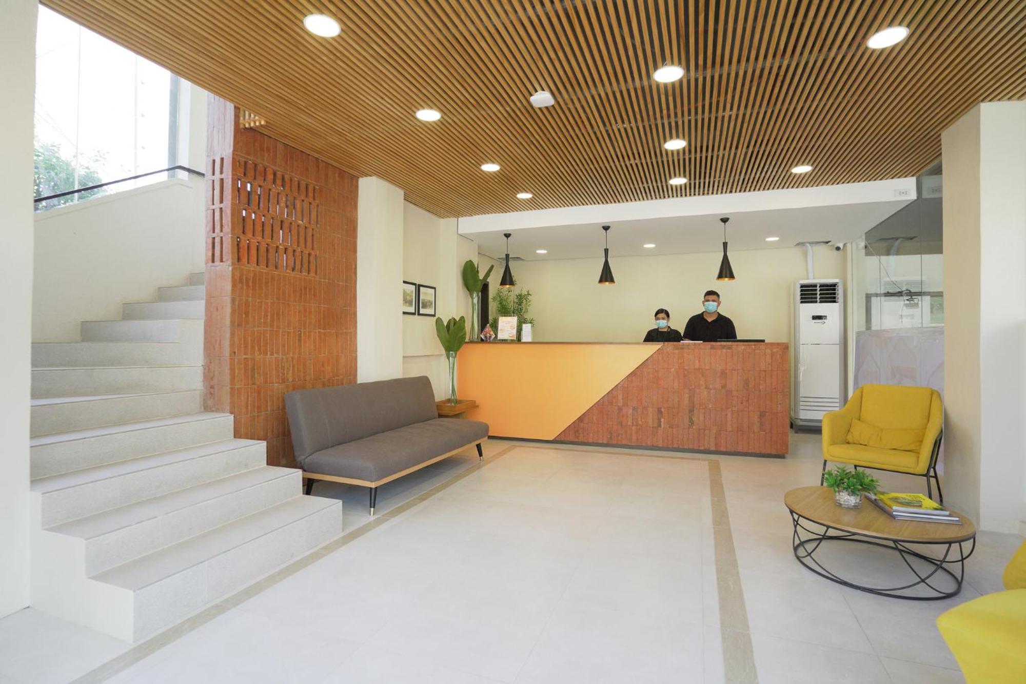 Travelbee Airport Inn Мактан Екстериор снимка